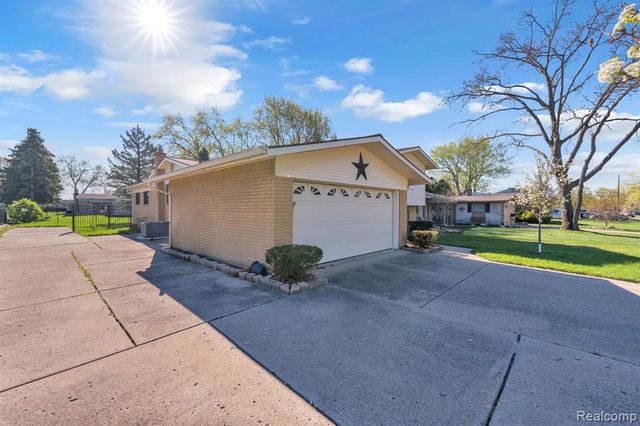 9498 Bassett Street, Livonia, MI 48150