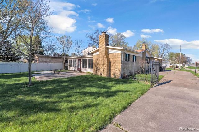 9498 Bassett Street, Livonia, MI 48150