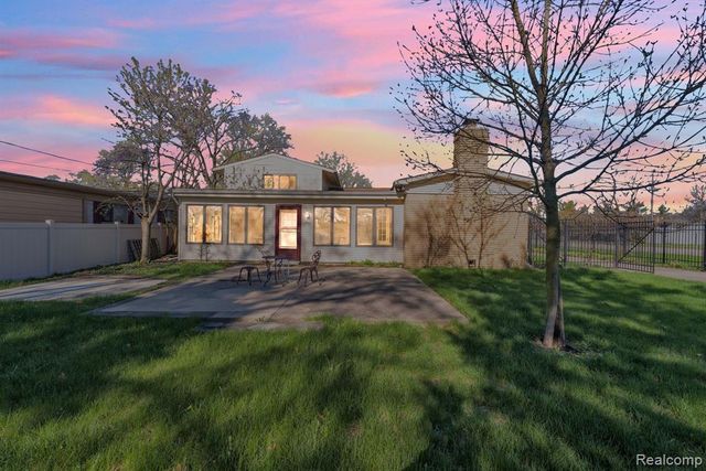 9498 Bassett Street, Livonia, MI 48150