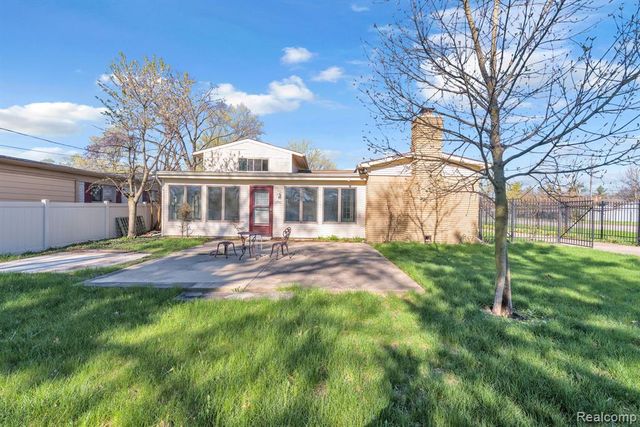 9498 Bassett Street, Livonia, MI 48150