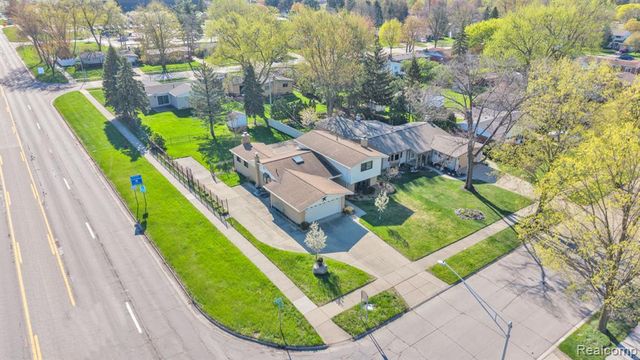 9498 Bassett Street, Livonia, MI 48150
