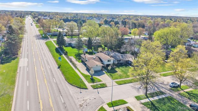 9498 Bassett Street, Livonia, MI 48150