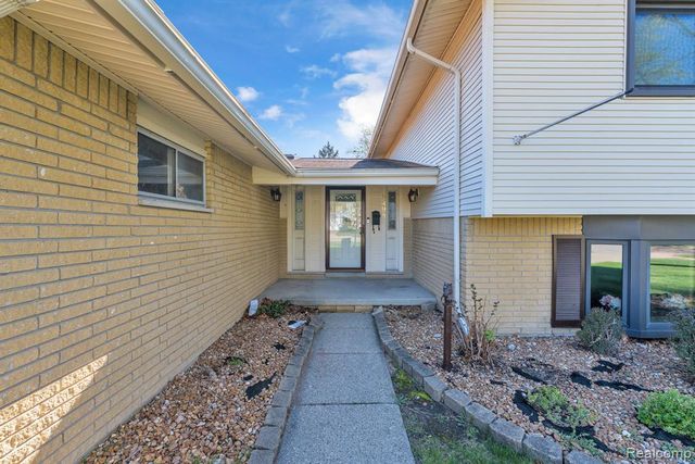 9498 Bassett Street, Livonia, MI 48150