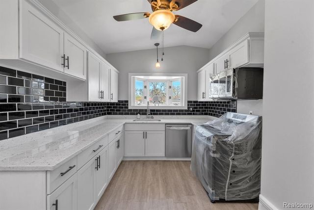 9498 Bassett Street, Livonia, MI 48150