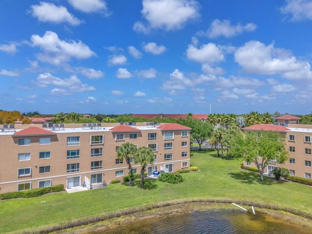 5842 Crystal Shores Drive 302, Boynton Beach, FL 33437