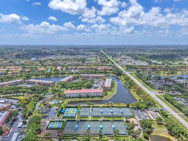 5842 Crystal Shores Drive 302, Boynton Beach, FL 33437