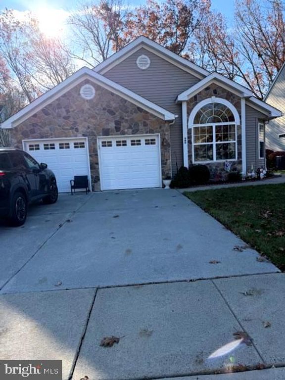 404 VIRGIN ISLAND DR, Williamstown, NJ 08094