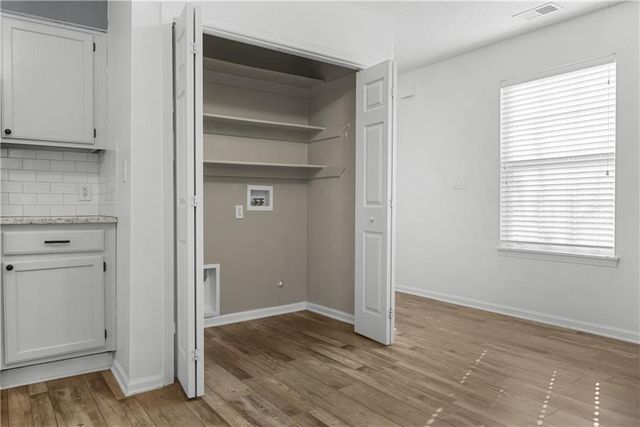 6020 NE Moonstone Drive, Lee's Summit, MO 64064