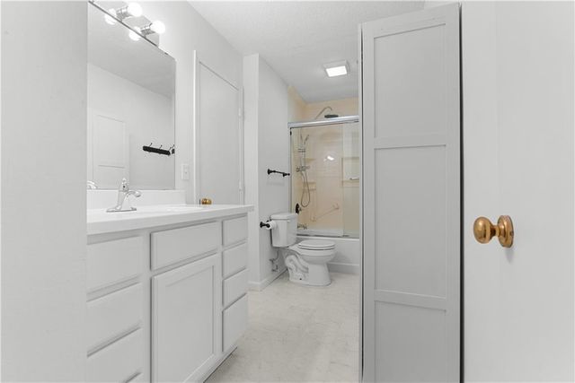 6020 NE Moonstone Drive, Lee's Summit, MO 64064