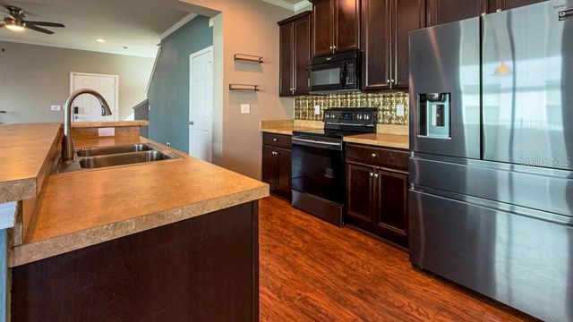 8639 TURNSTONE SHORE LANE, Riverview, FL 33578