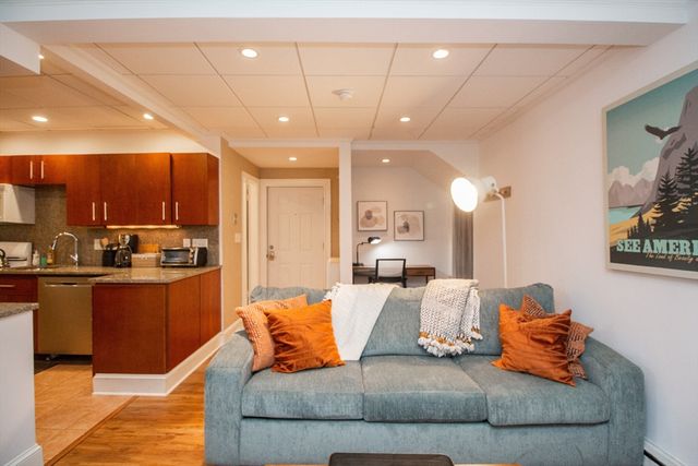 1253 Beacon St 4BB, Brookline, MA 02446
