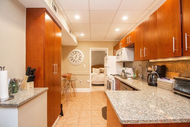 1253 Beacon St 4BB, Brookline, MA 02446