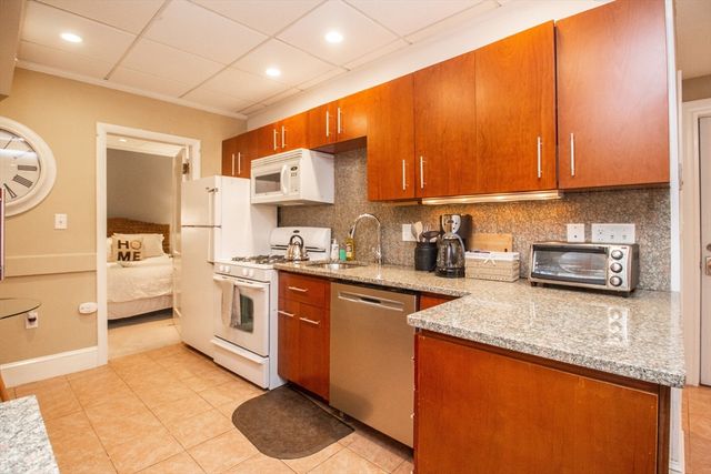 1253 Beacon St 4BB, Brookline, MA 02446