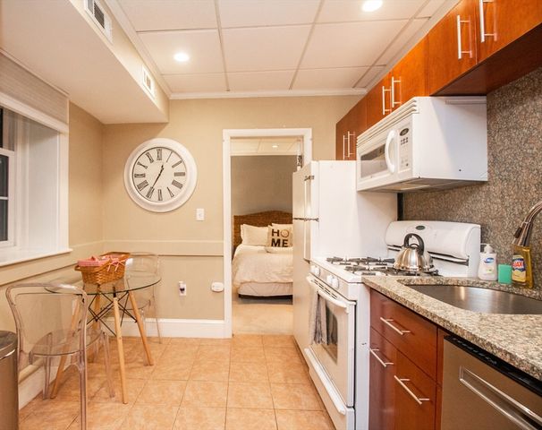 1253 Beacon St 4BB, Brookline, MA 02446