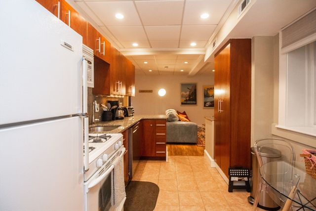 1253 Beacon St 4BB, Brookline, MA 02446