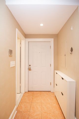 1253 Beacon St 4BB, Brookline, MA 02446
