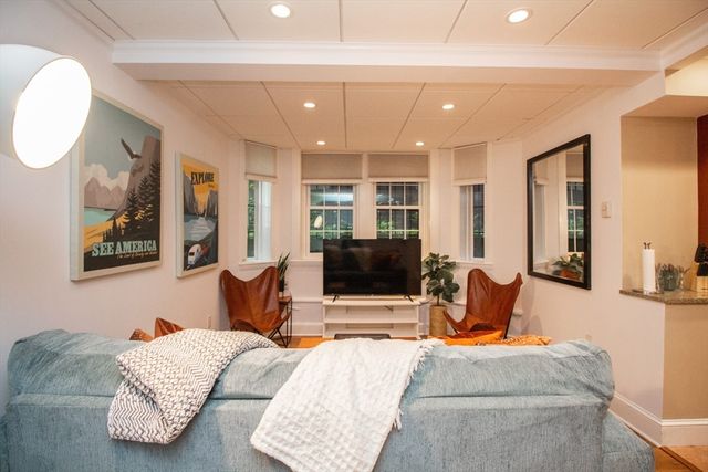 1253 Beacon St 4BB, Brookline, MA 02446