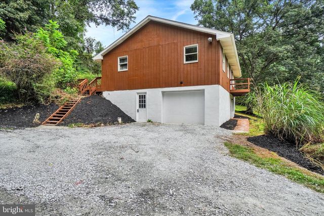4865 FAKE RD, York, PA 17406
