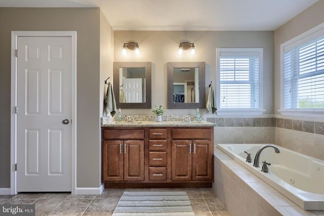 122 ROYAL HORSE WAY, Reinholds, PA 17569