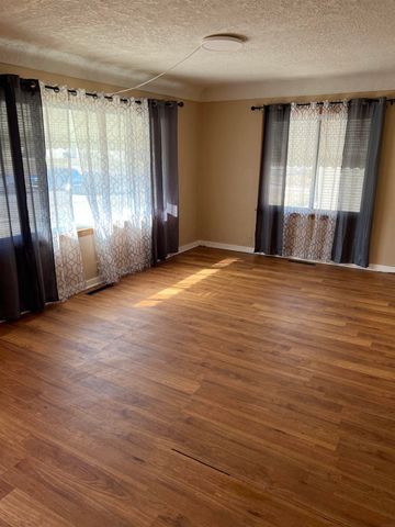 1414 Maxine Avenue, Waterloo, IA 50701