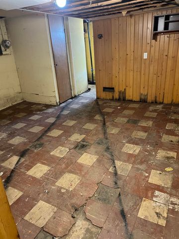 1414 Maxine Avenue, Waterloo, IA 50701