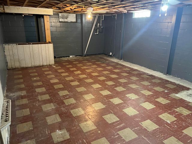 1414 Maxine Avenue, Waterloo, IA 50701