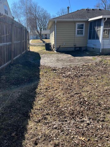 1414 Maxine Avenue, Waterloo, IA 50701