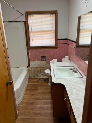 1414 Maxine Avenue, Waterloo, IA 50701