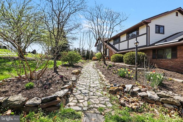 5007 SNYDER MILL RD, Spring Grove, PA 17362