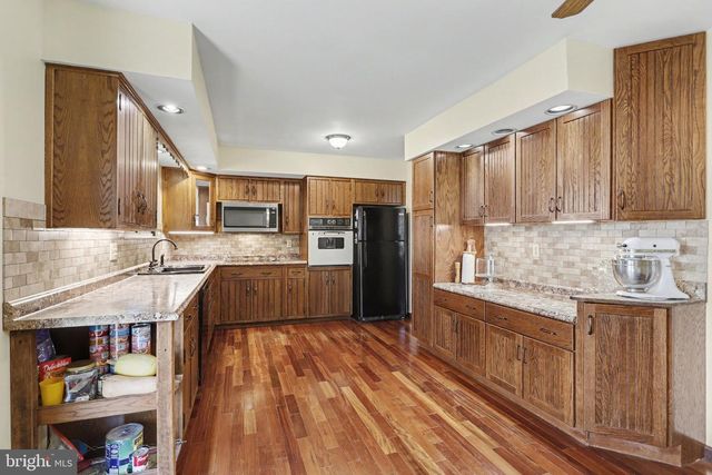 5007 SNYDER MILL RD, Spring Grove, PA 17362