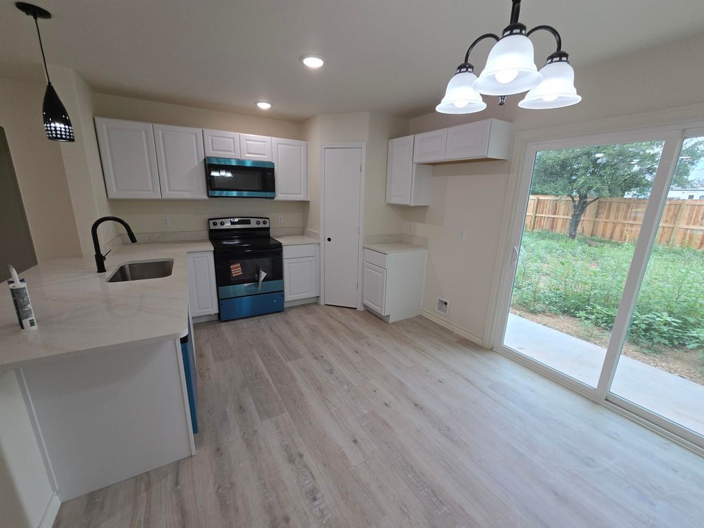 Image 3 of property listing at 438 E 45th Street, San Angelo, TX 76903
