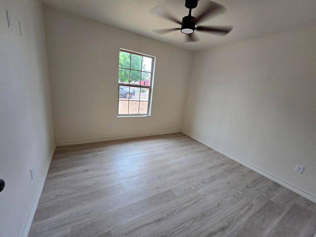 Image 4 of property listing at 438 E 45th Street, San Angelo, TX 76903
