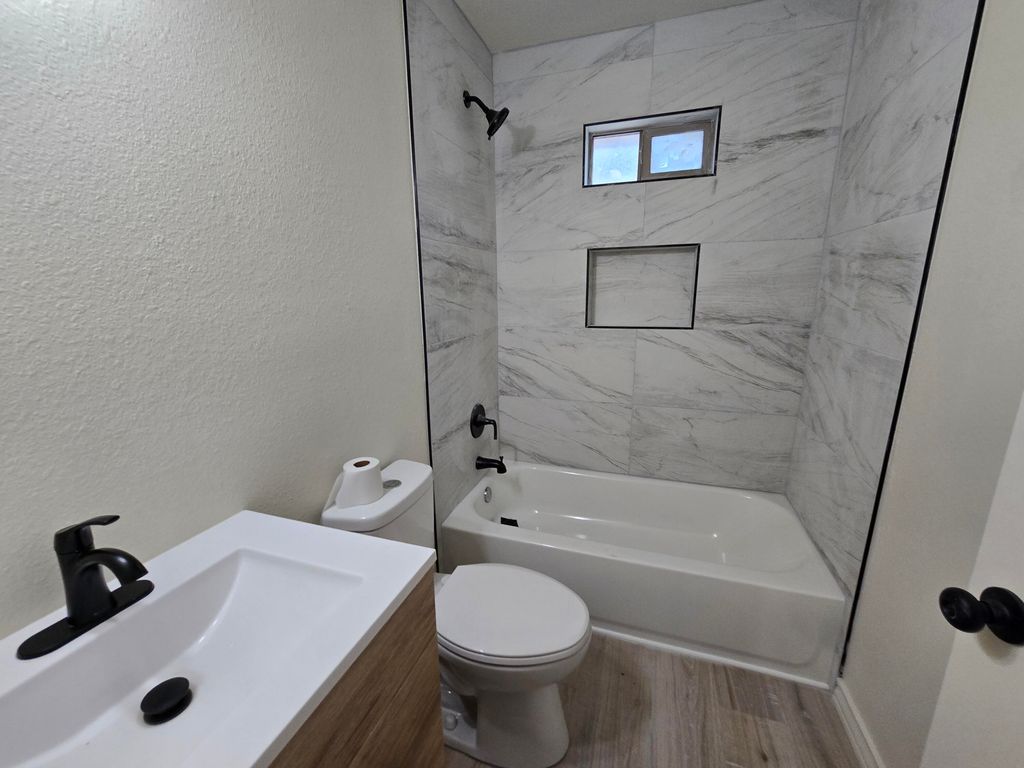 Image 5 of property listing at 438 E 45th Street, San Angelo, TX 76903