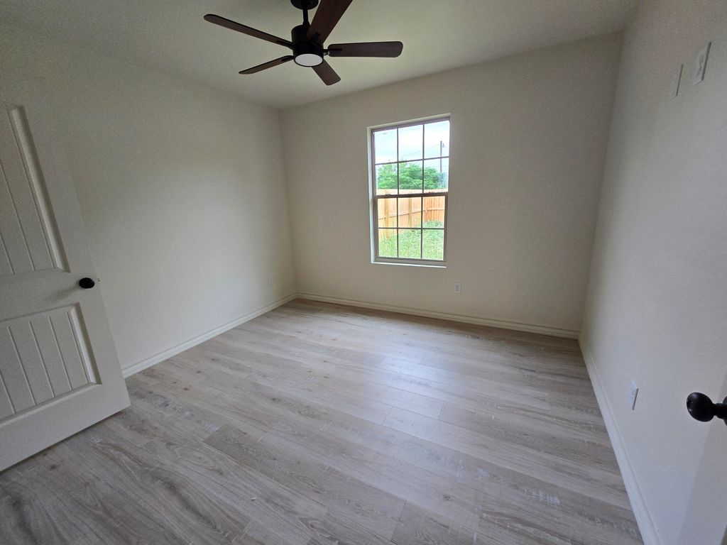 Image 6 of property listing at 438 E 45th Street, San Angelo, TX 76903