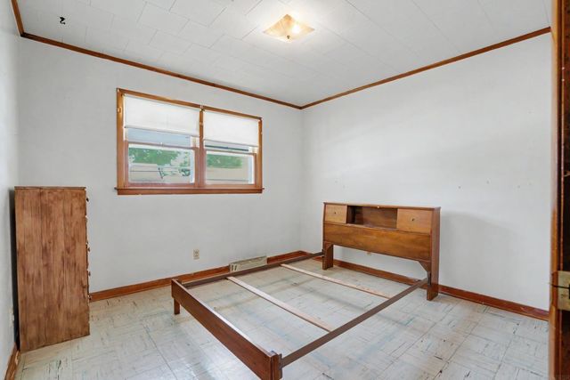 714 6th St NE, Independence, IA 50644
