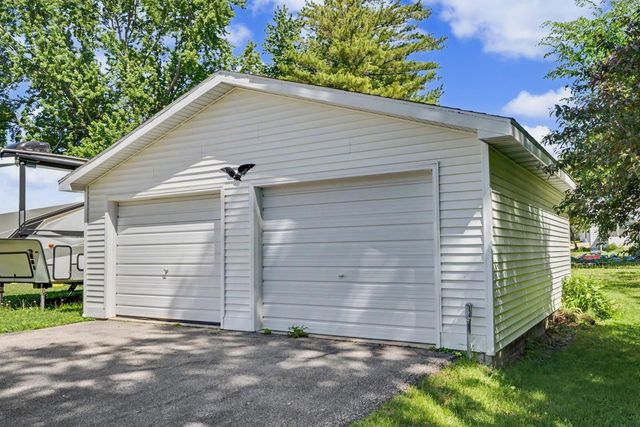 714 6th St NE, Independence, IA 50644
