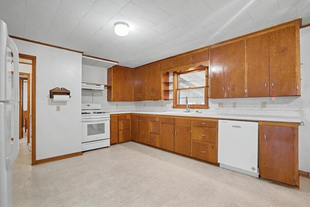 714 6th St NE, Independence, IA 50644