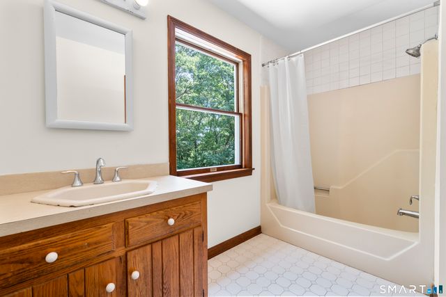 128 Midwood Avenue, Waterbury, CT 06708