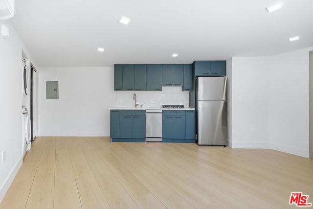 12425 Texas Avenue 5, Los Angeles, CA 90025