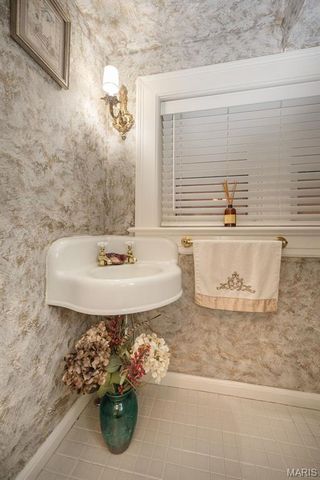 4527 Maryland Avenue, St Louis, MO 63108