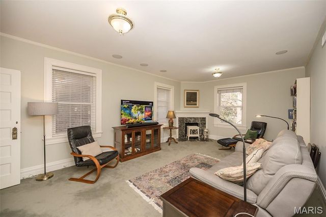 4527 Maryland Avenue, St Louis, MO 63108