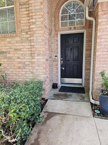 611 Ashbrook Court, Euless, TX 76039