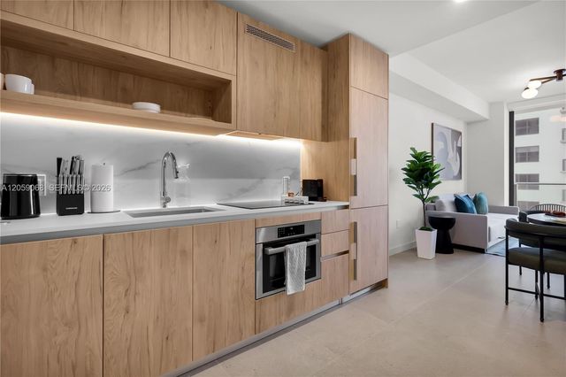 11 NE 6th St 1710, Miami, FL 33132