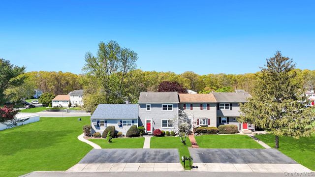 12 Charlottesville Court, Coram, NY 11727