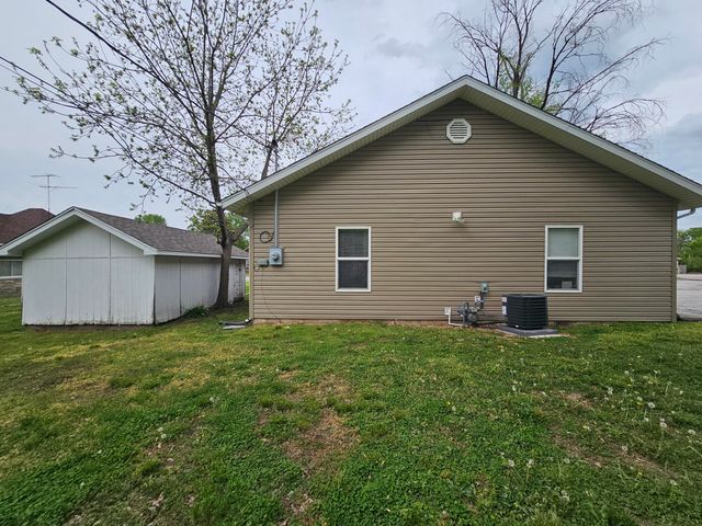 308 W Church Street, Aurora, MO 65605