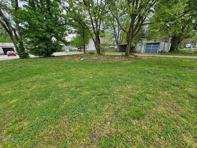 308 W Church Street, Aurora, MO 65605