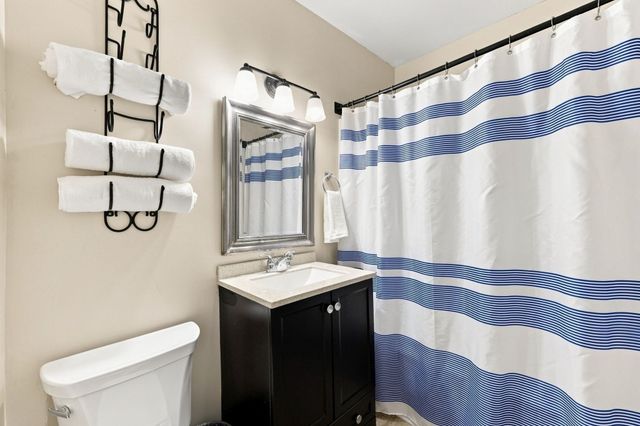 37 Kensington St, Agawam, MA 01030