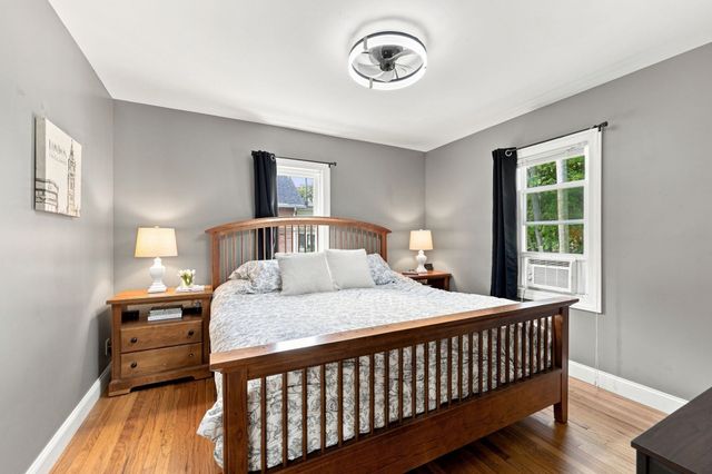 37 Kensington St, Agawam, MA 01030