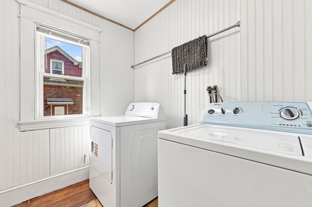 37 Kensington St, Agawam, MA 01030