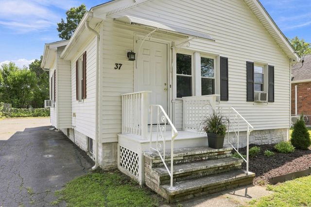 37 Kensington St, Agawam, MA 01030